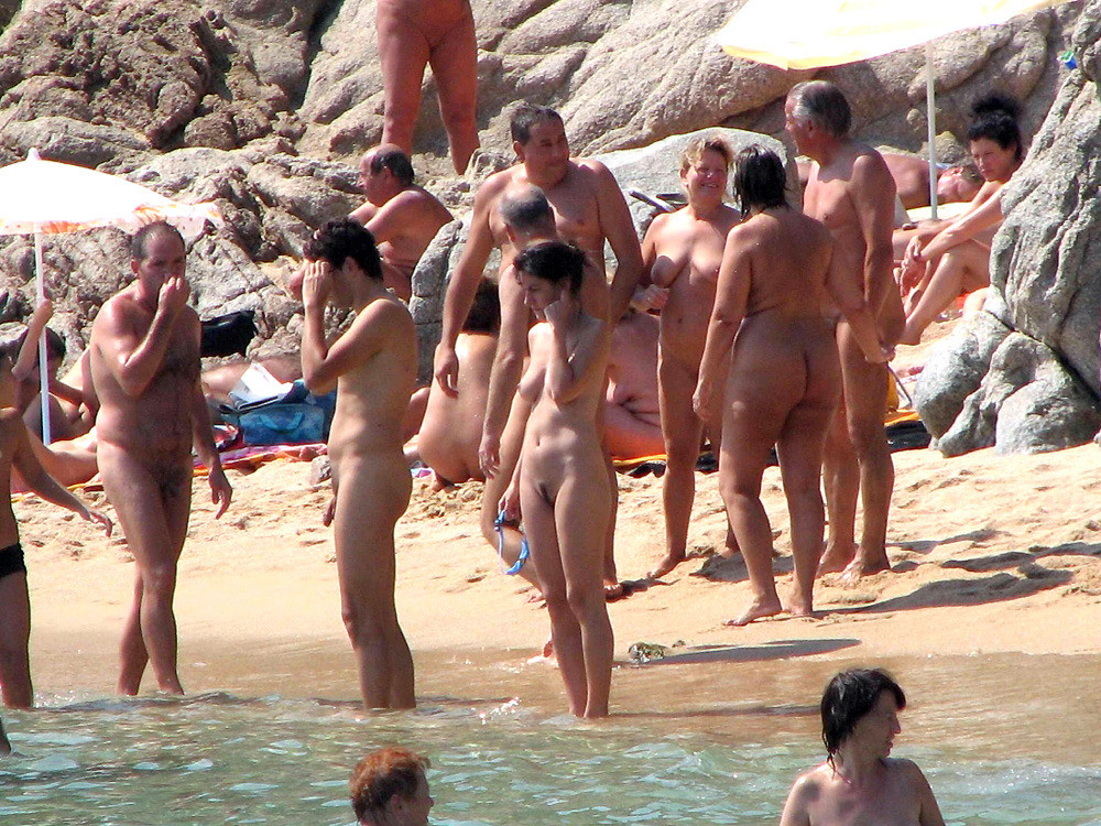 A flock of nudists at a beach