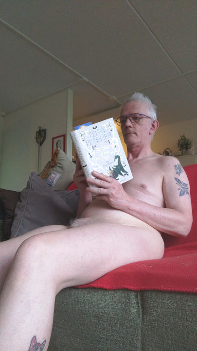 Nude reading day