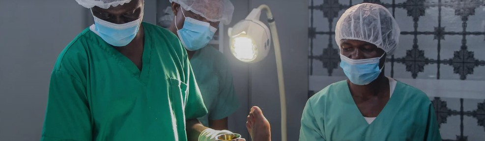 2 fearless doctors at work in Congo